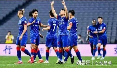 爱游戏入口-包含集结日上海申花备战英超，内部沟通细节曝光，气氛紧张，轮换策略成焦点的词条